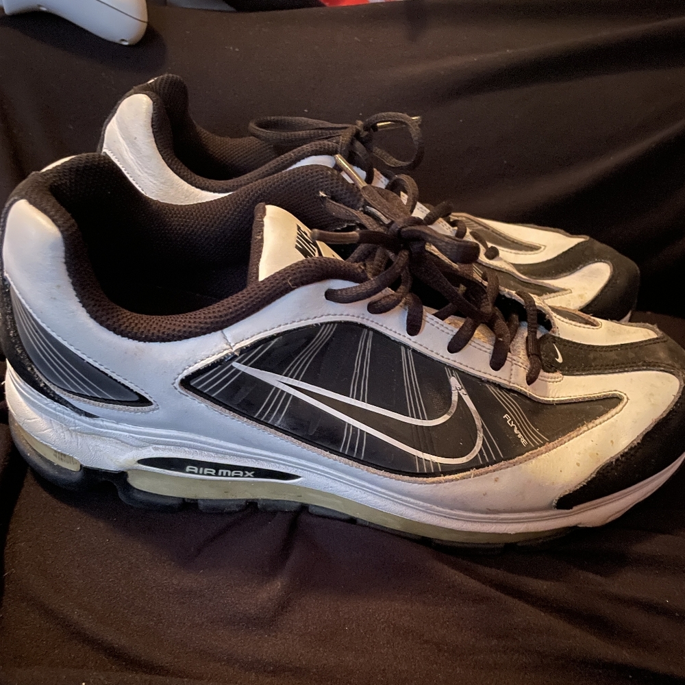 Nike Air Max Men's Black and White Athletic Shoes